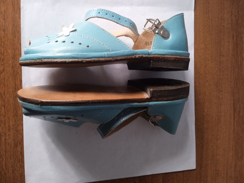 Продам детские сандали,производства СССР.