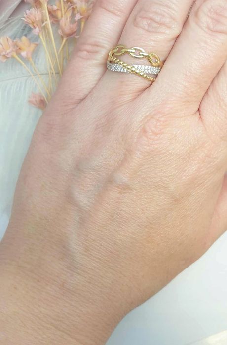 Złoty pierścionek, szeroki, cyrkonie, zawijany, kulki, pr 585 r. 19