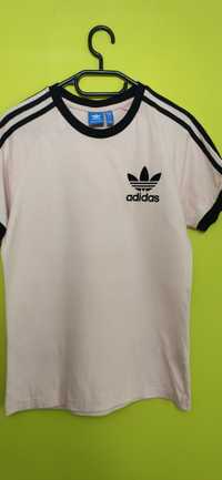 Koszulka t-shirt firmy Adidas, z czarnym zamszowym logo łososiowy kolo