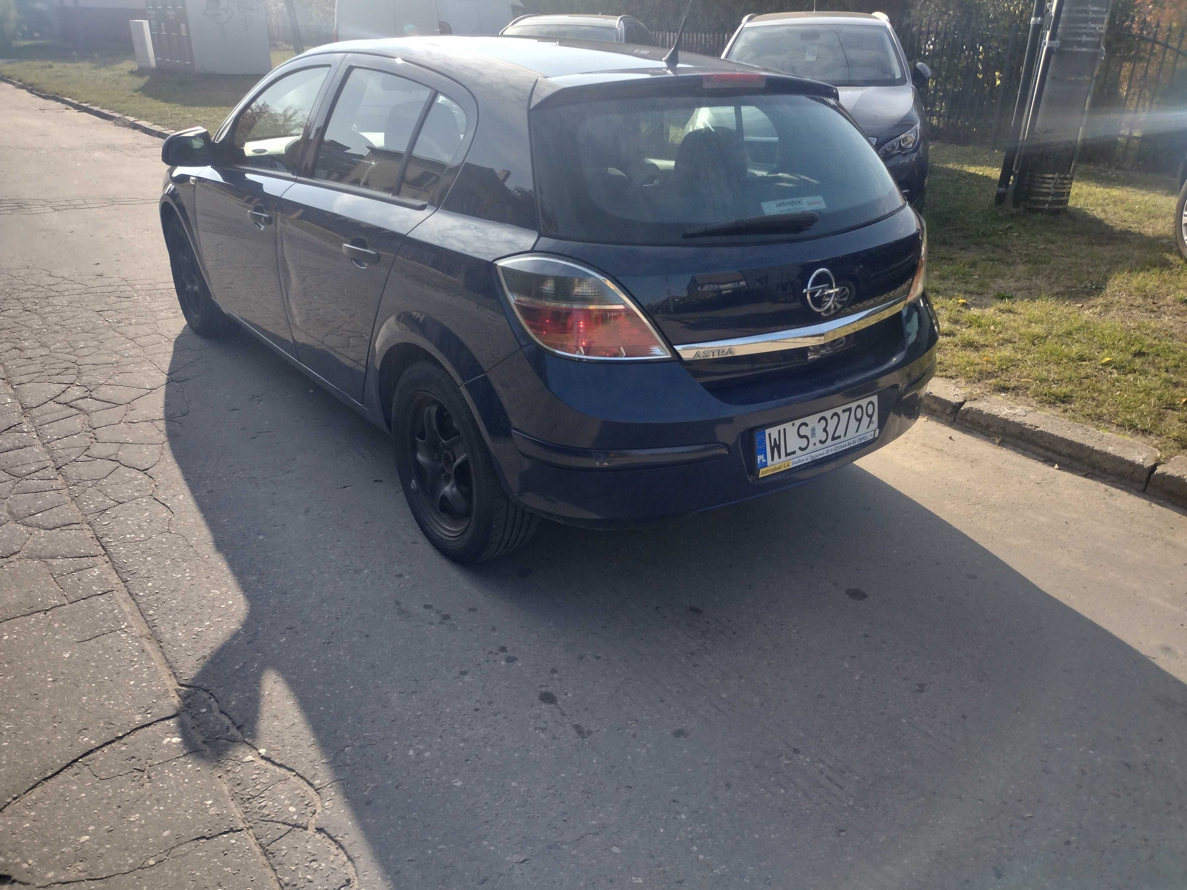 Opel astra h  2010 rok sprawne LPG i Klimatyzacja
