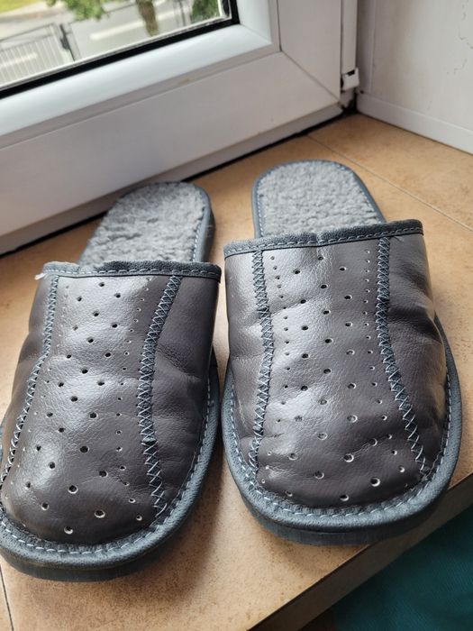 Nowe ciepłe kapcie męskie 43