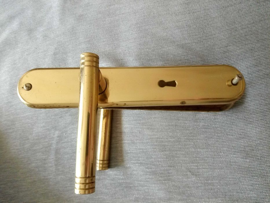 Puxador de porta em latão