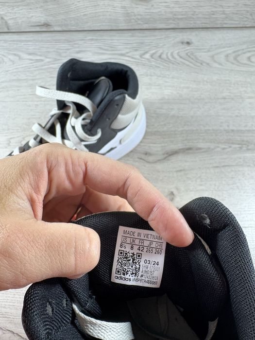 Adidas Hoops чоловічі кросівки 42 розмір