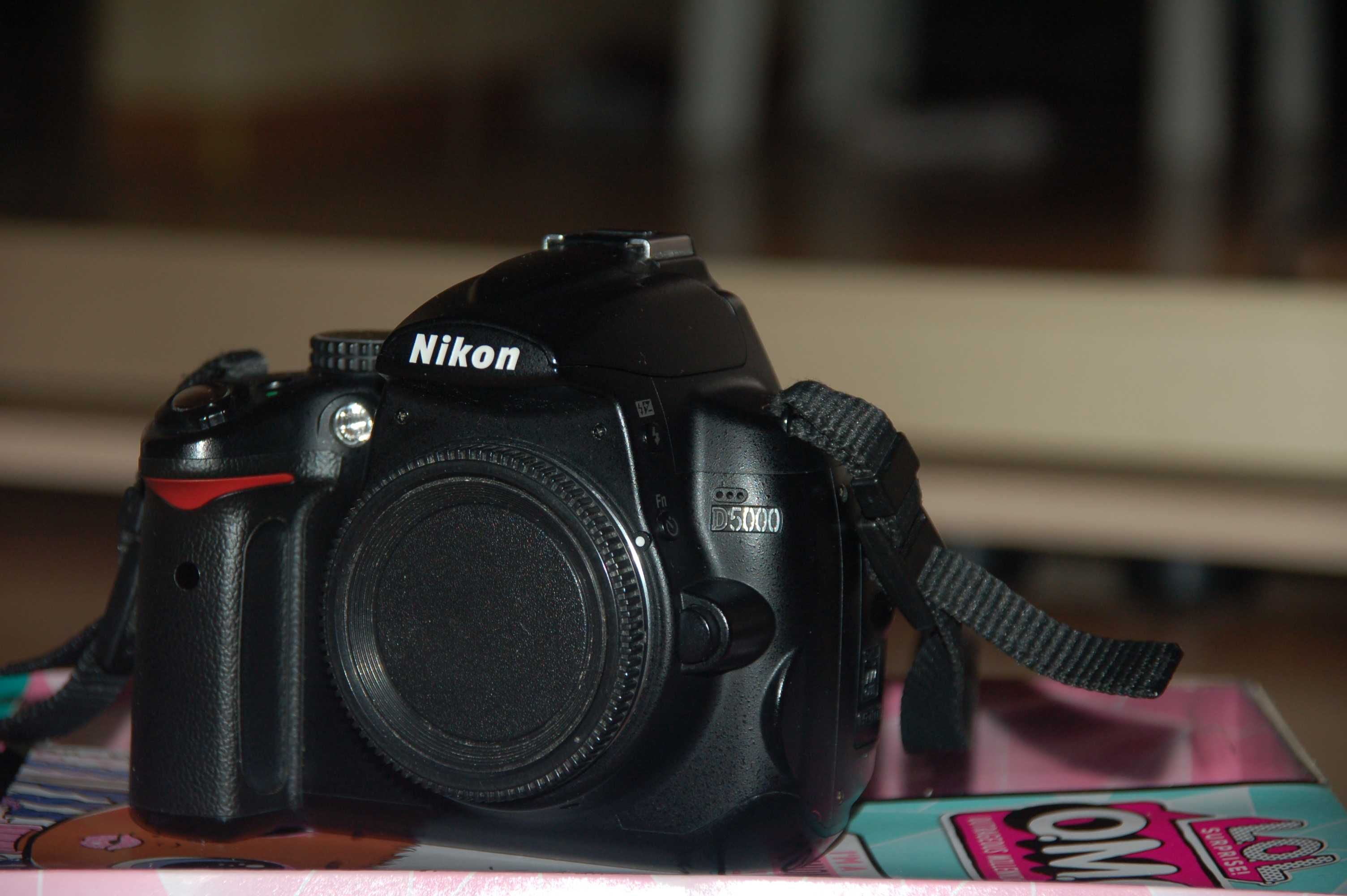 Продам дзеркальний фотоапарат nikon d5000 body