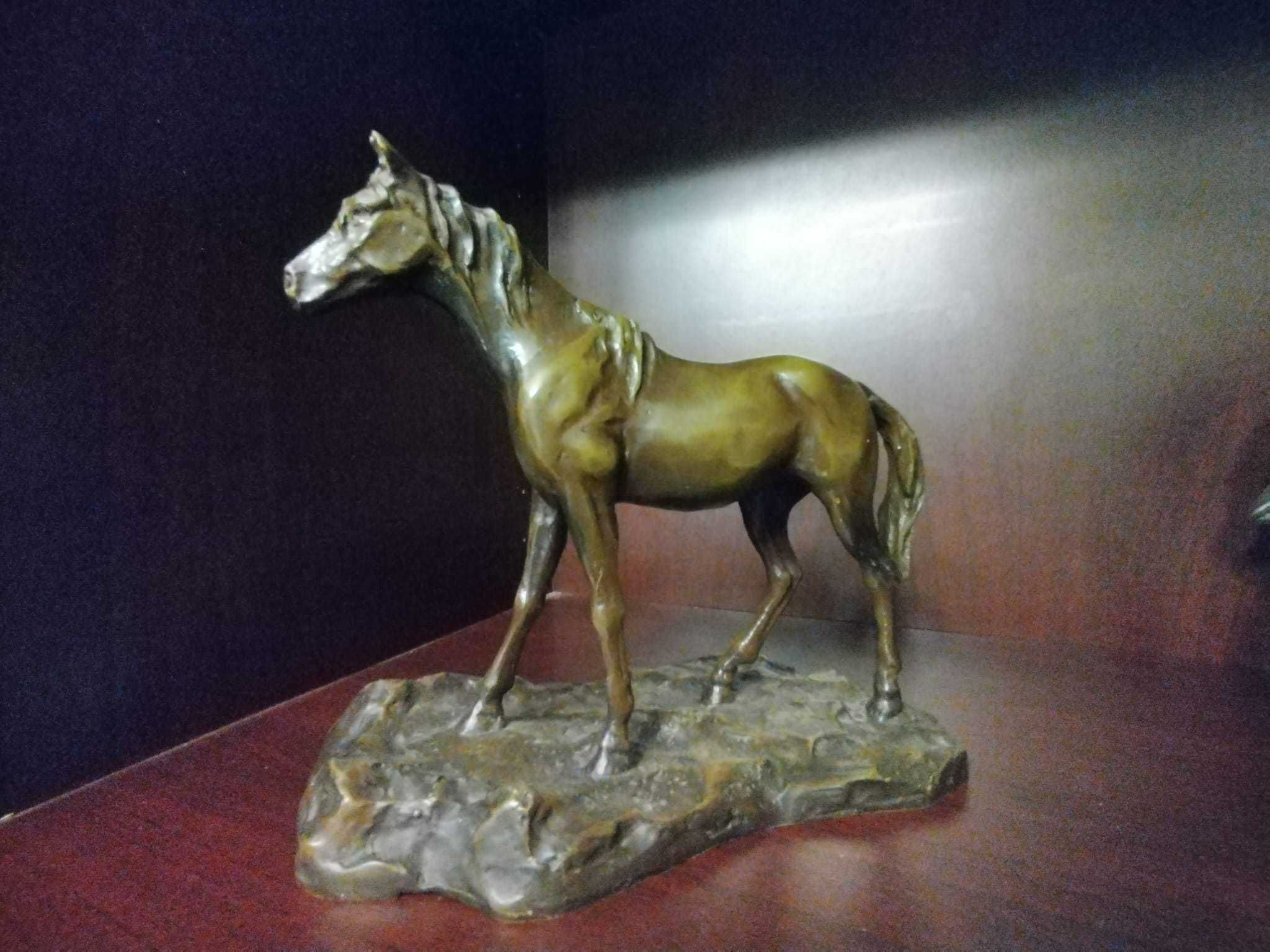 Cavalos em bronze - x3 elegantes estatuetas