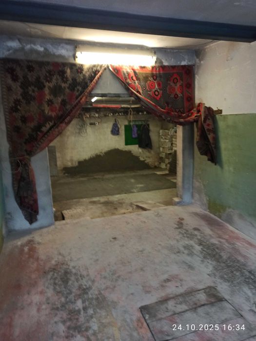 Гараж большой на 2 машины или склада можно на месяц