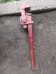 Stary masywny klucz hydrauliczny