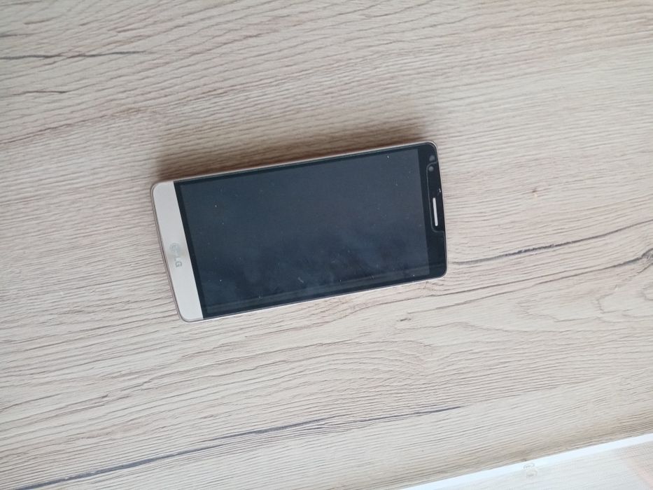 LG g3s telefon komórkowy w pełni sprawny stan jak nowy że szkłem