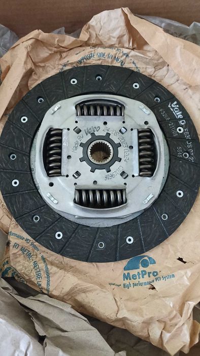 Нов сцепление VALEO 834098. Для Renault Kangoo, Sandero, Duster, Logan