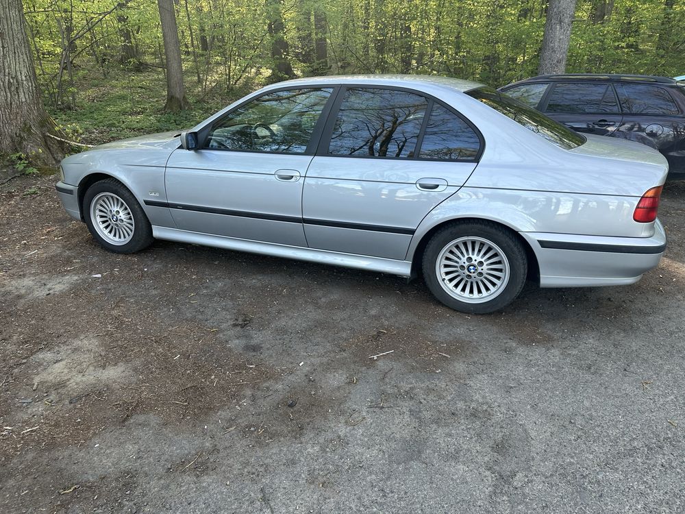 BMW E39 528i BMW 5