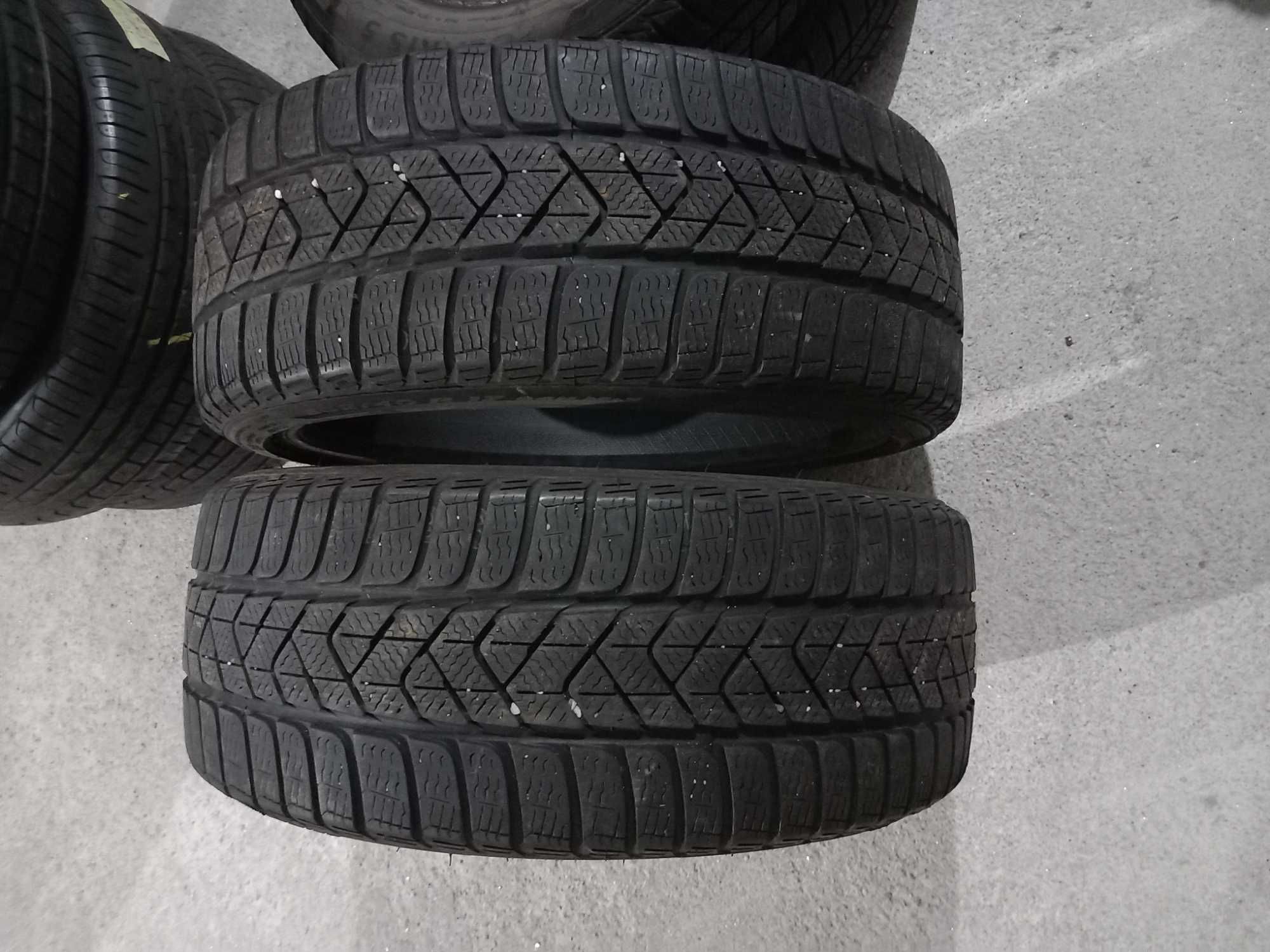 2 Pneus 205/40R17 Pirelli seminovos