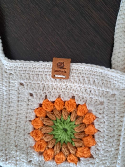 Mala feita á mão em croché