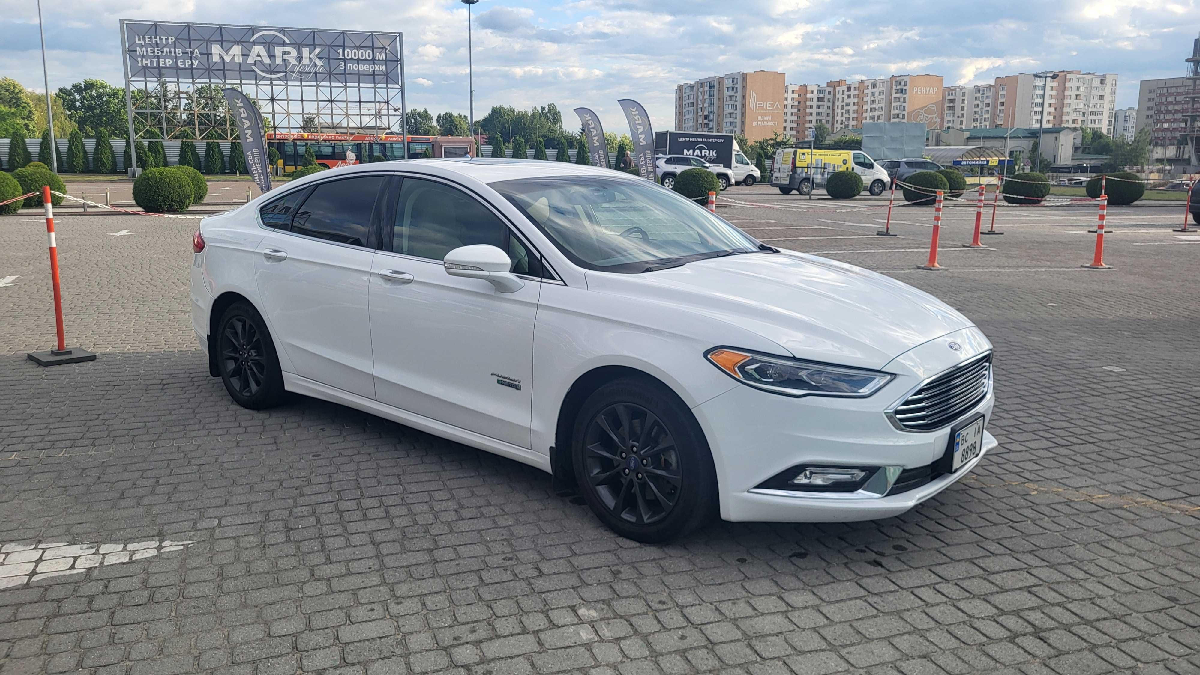 Ford Fusion 2017 Plug-In 35 км на електриці НЕ БИТИЙ  після вандалізму