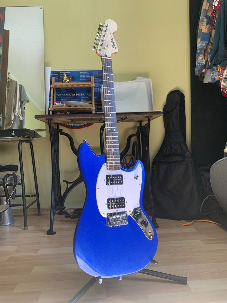 Squier Mustang by Fender 2023 (sparkle blue)