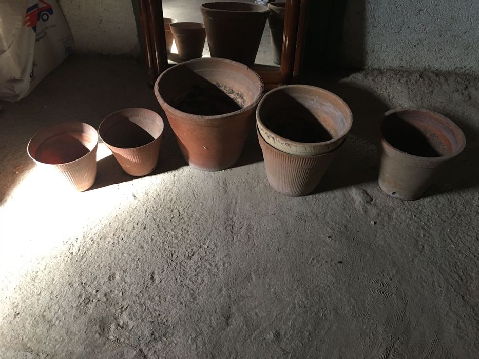 Vasos cerâmicos usados