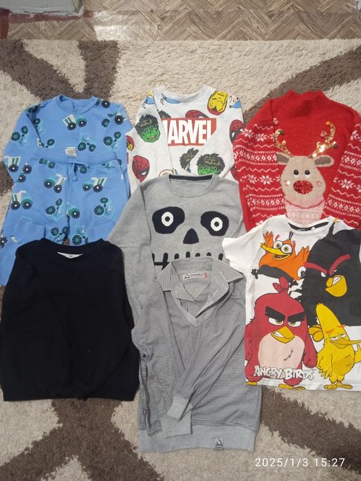 Костюм. Світерки різні. Фірми класні.