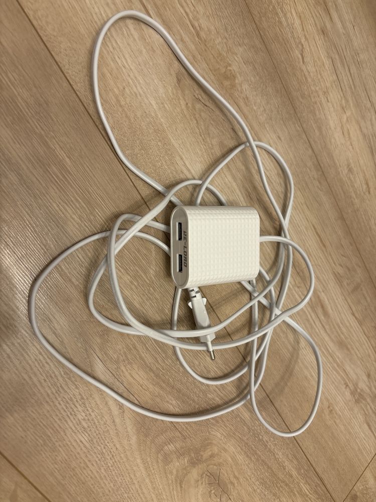 Podwójna ładowarka USB