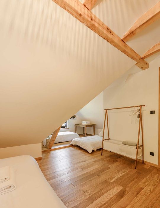 Wieszak na ubrania a pojemnikiem