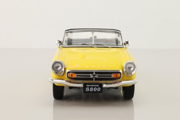 Triple 9: Honda S800 descapotável 1/18