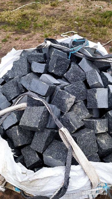 Бруківка гранітна колота покращена (СІРА 10*10*5)