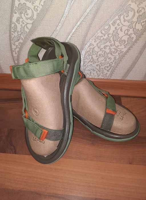 Продам сандалии 38 разм