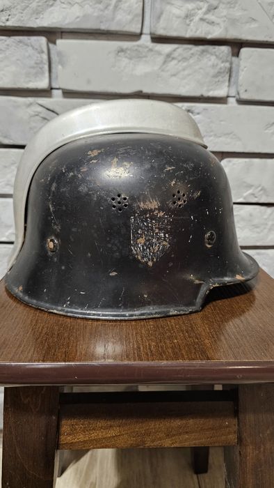 Hełm niemiecki m34 z grzebieniem straży pożarnej