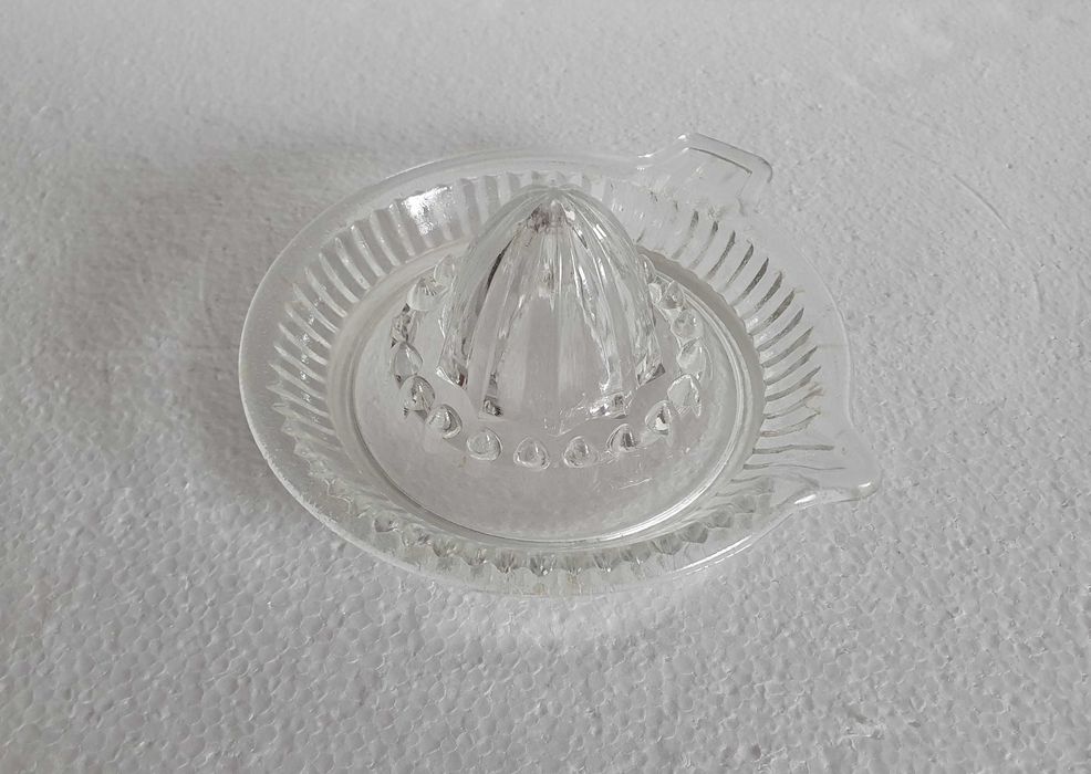 Fantástico espremedor de citrinos em vidro trabalhado - Anos 60