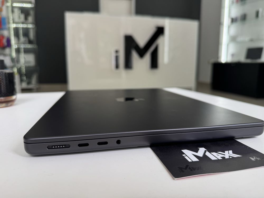 MacBook Pro 14” M4 2024 16/512Gb Space Black Новий стан вітрина 1195€