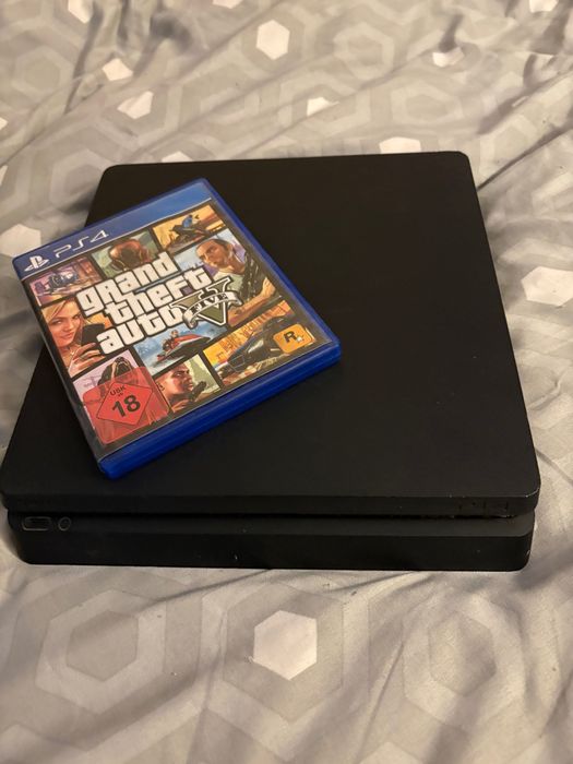 Playstation 4 1TB + GTA5