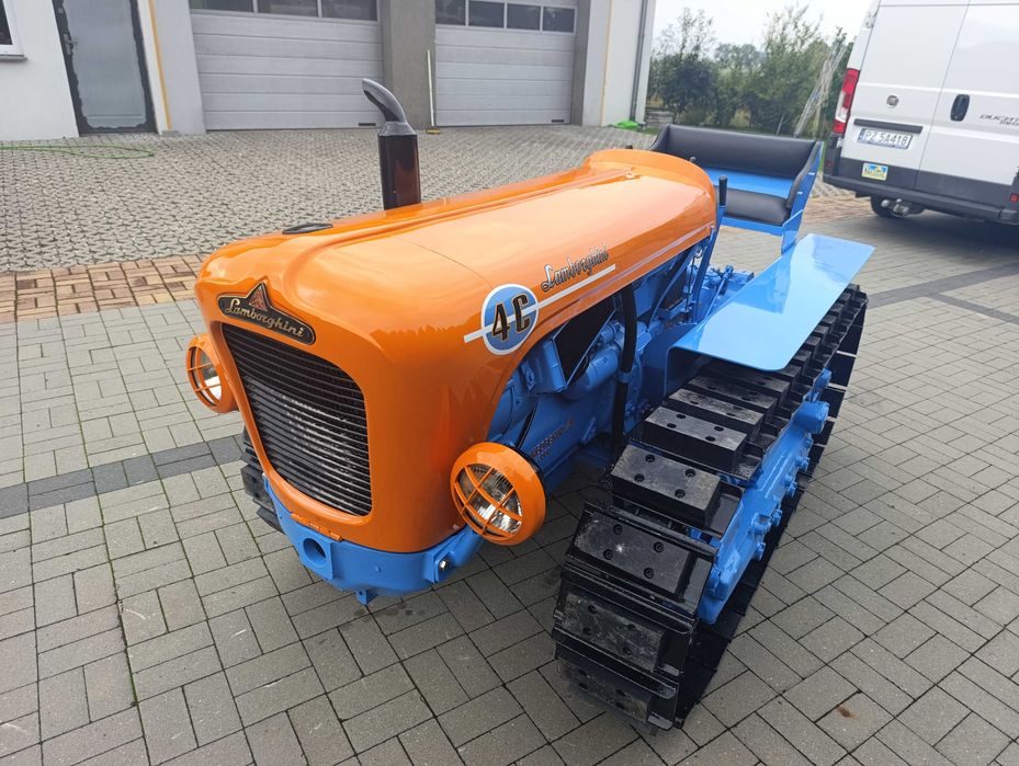 zabytkowy traktor Lamborghini 4C