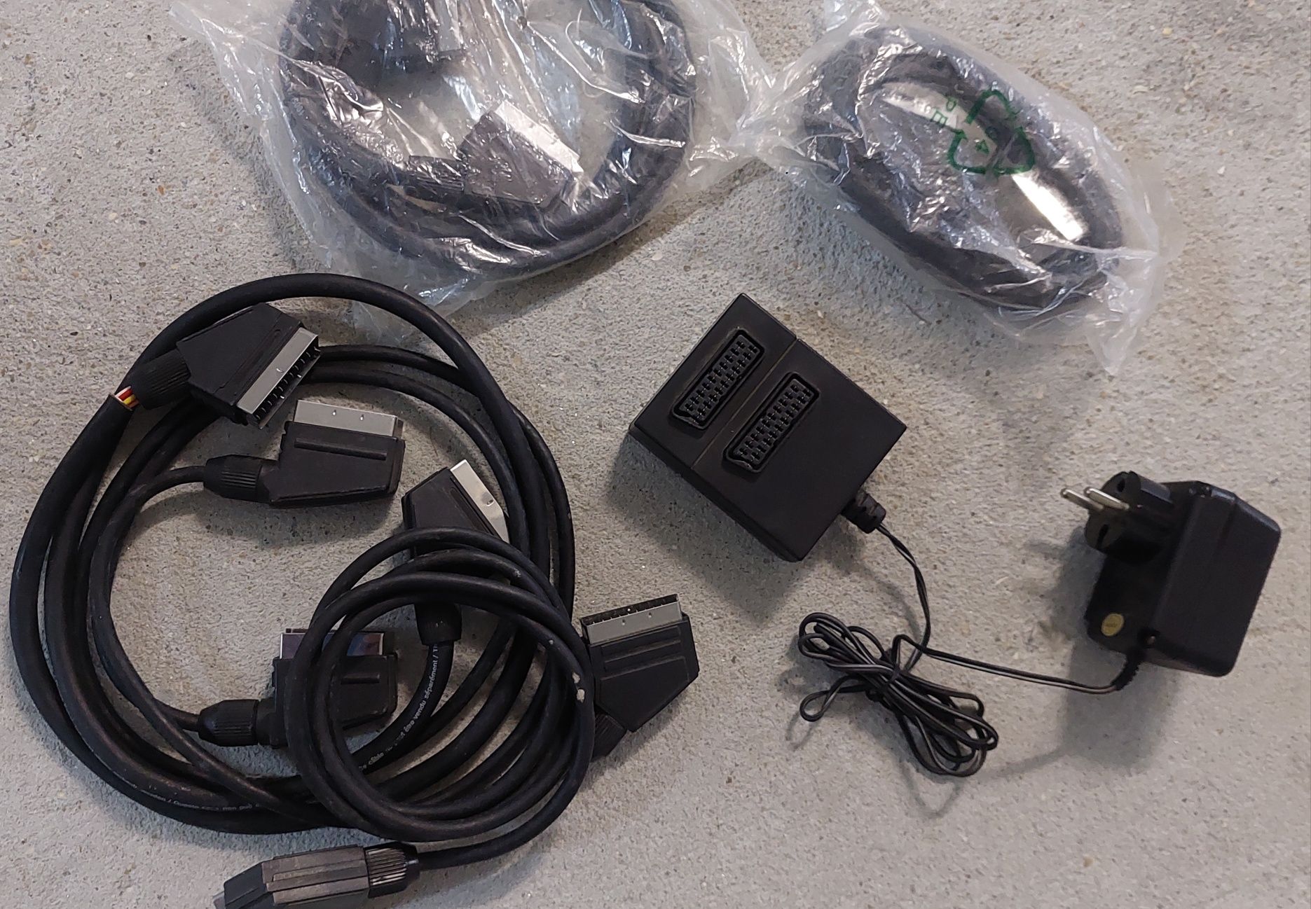 7 cabos SCART + Adaptador duplo [preço pelo conjunto]