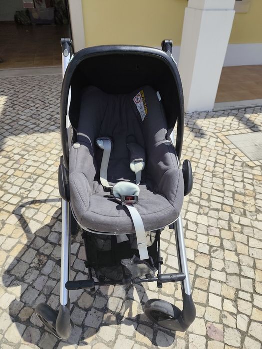 Carrinho de bebe com ovo