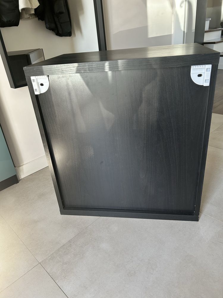 Szafka besta ikea, wisząca ze szklanym frontem Glassvik