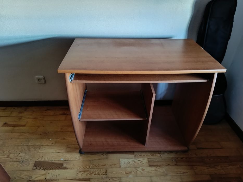 Secretária em bom estado