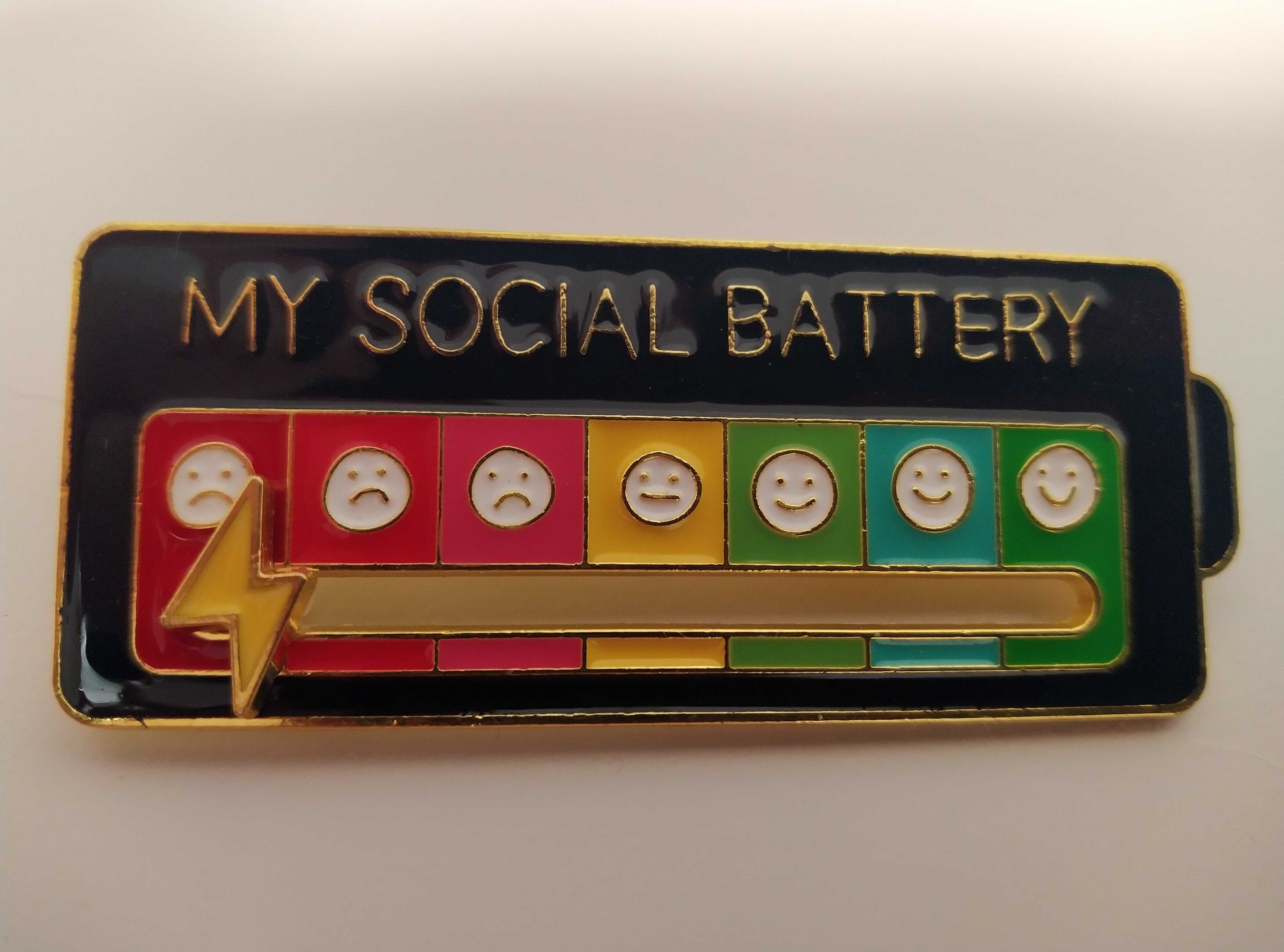 Значок  металлический / значок металевий My social battery