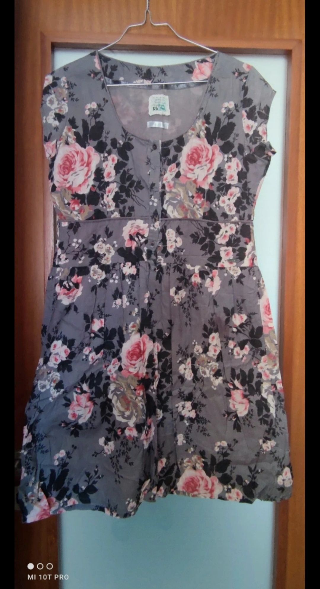 Vestido com estampado de flores