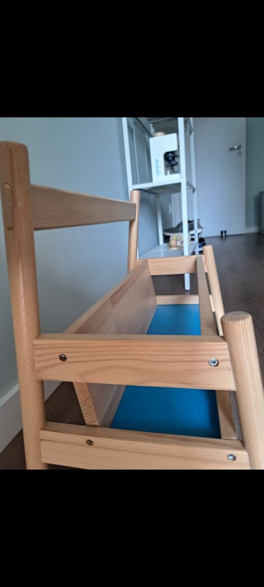 Vendo porta livros infantil para o chão.