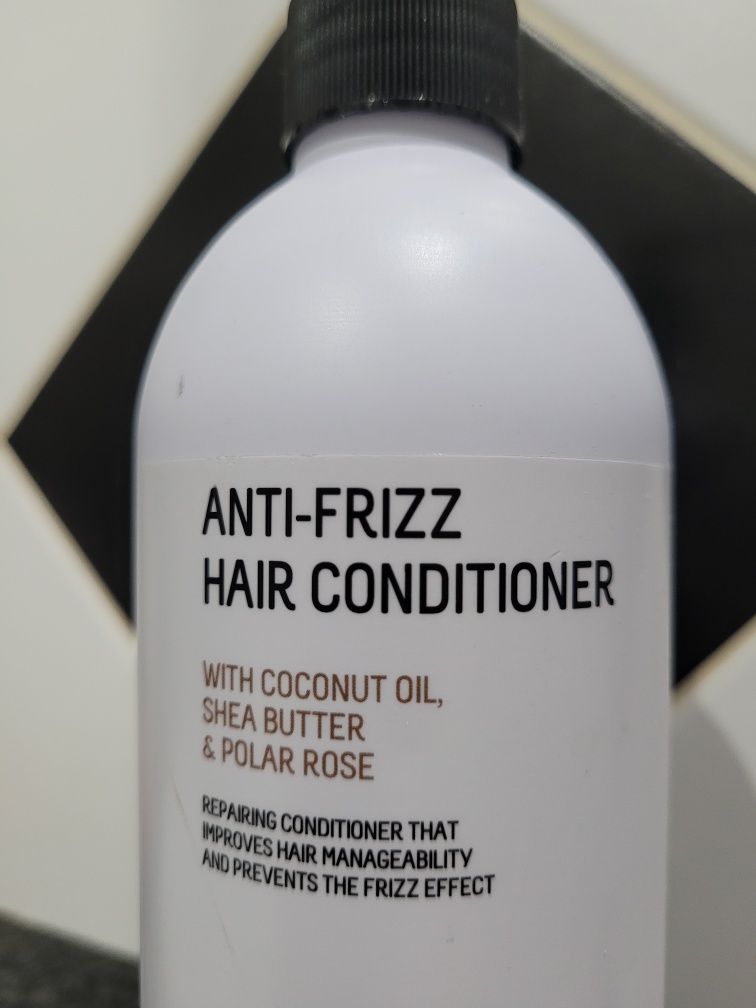 Amaciador Reparador Anti-Frizz com óleo de coco da Freshly Cosmetics