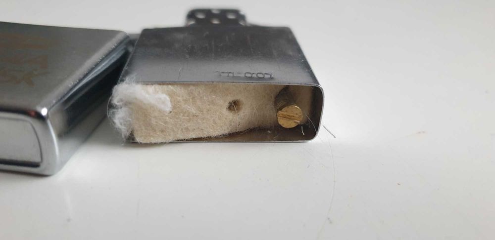 Starocie z Gdyni - Sport - LECHIA GDAŃSK zapalniczka i piersiówka