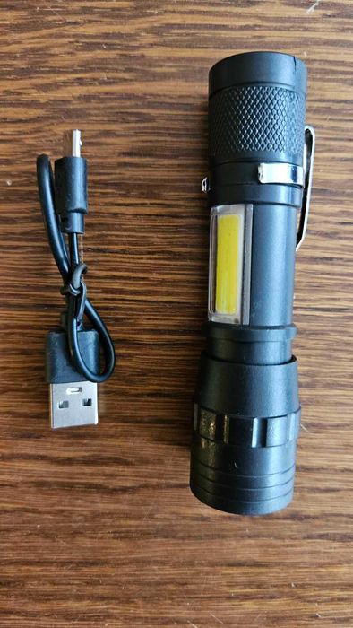 Latarka LED na akumulator latarka na ładowanie latark podręczna lampka