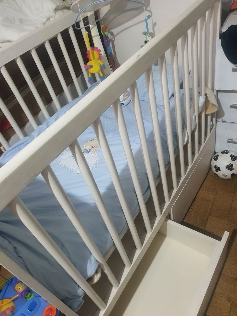 Berço para bebé usado 50€ Com colchão, edredom, 1 almofada