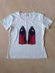 T-shirt biały z nadrukiem szpilki Louboutin
