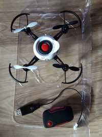 Dron z 4 śmigłami