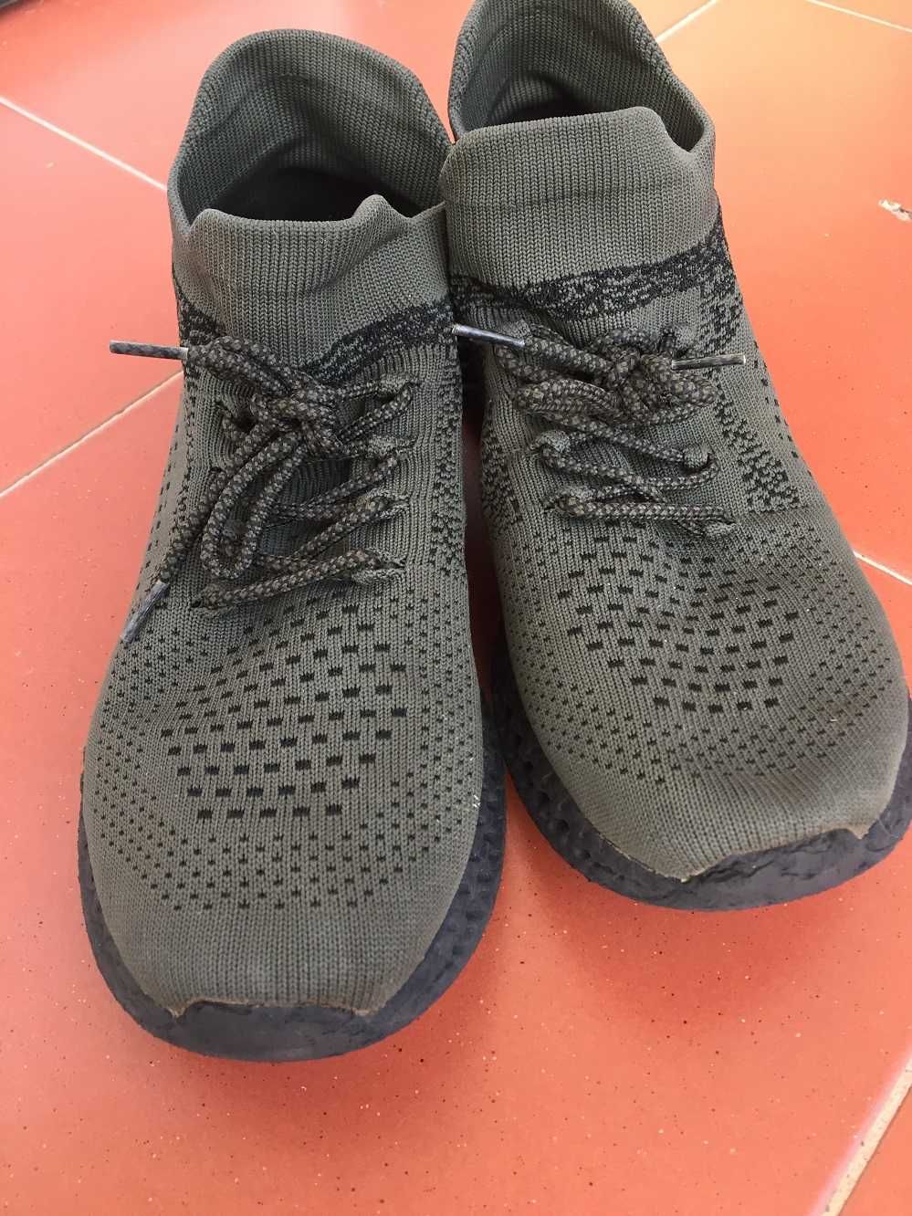Sapatos estilo ténis VERDES -- Tam. nr. 43