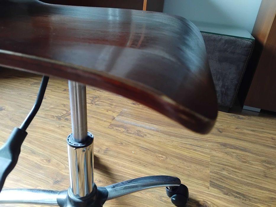 krzesło obrotowe brązowe