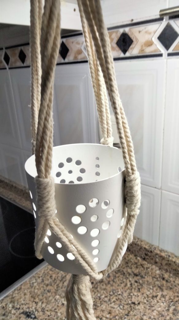 Suporte para vaso em macramé