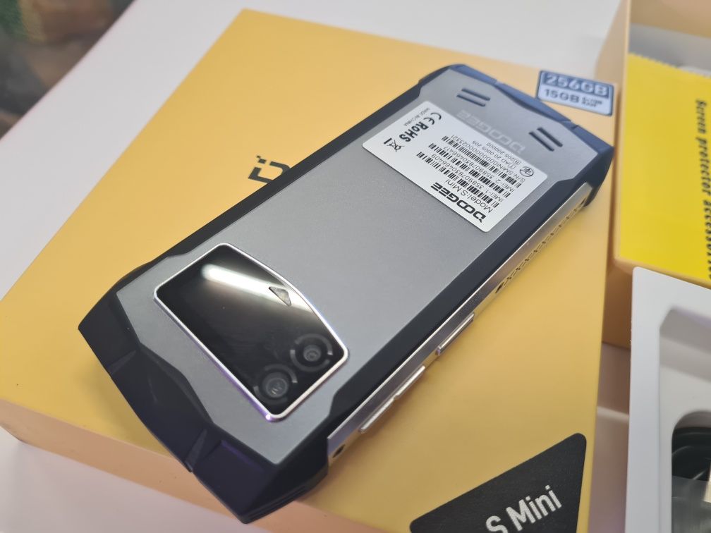 Doogee s mini (состояние нового),противоударный  256г. Озу 15г.