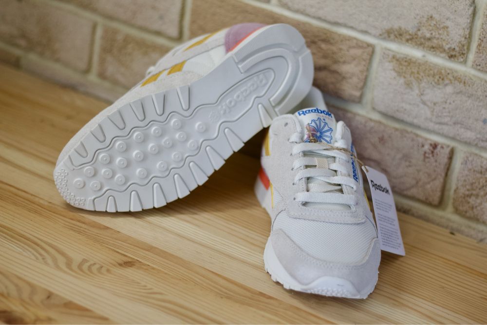 Жіночі кросівки reebok classik 37.5 розмір