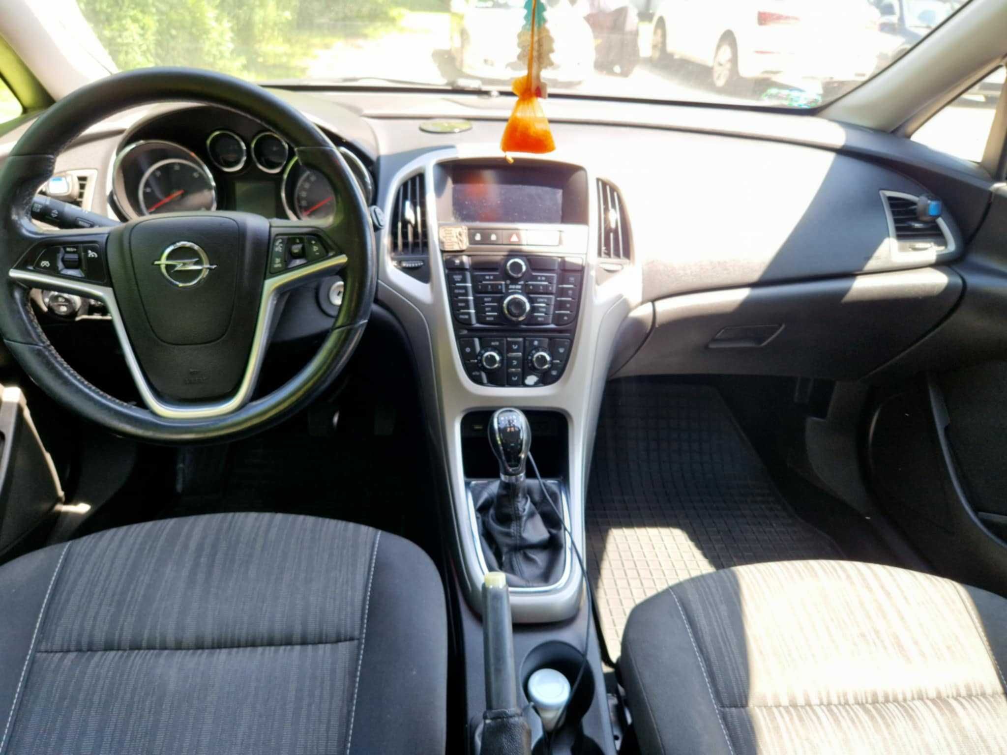 Opel Astra J Sport Tourer 2.0 CDTI 160KM – 2011r.