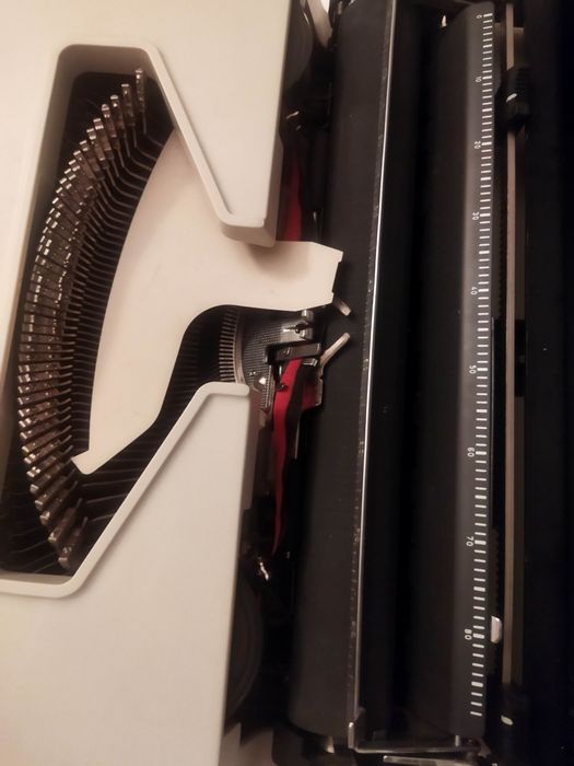 Máquina escrever nova na caixa